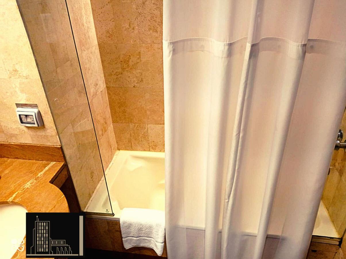 J&A Classic Hotel Lima Eksteriør bilde Shower curtain