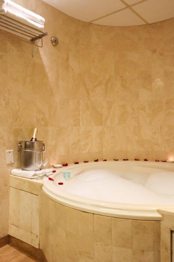 J&A Classic Hotel Lima Eksteriør bilde A bubble bath
