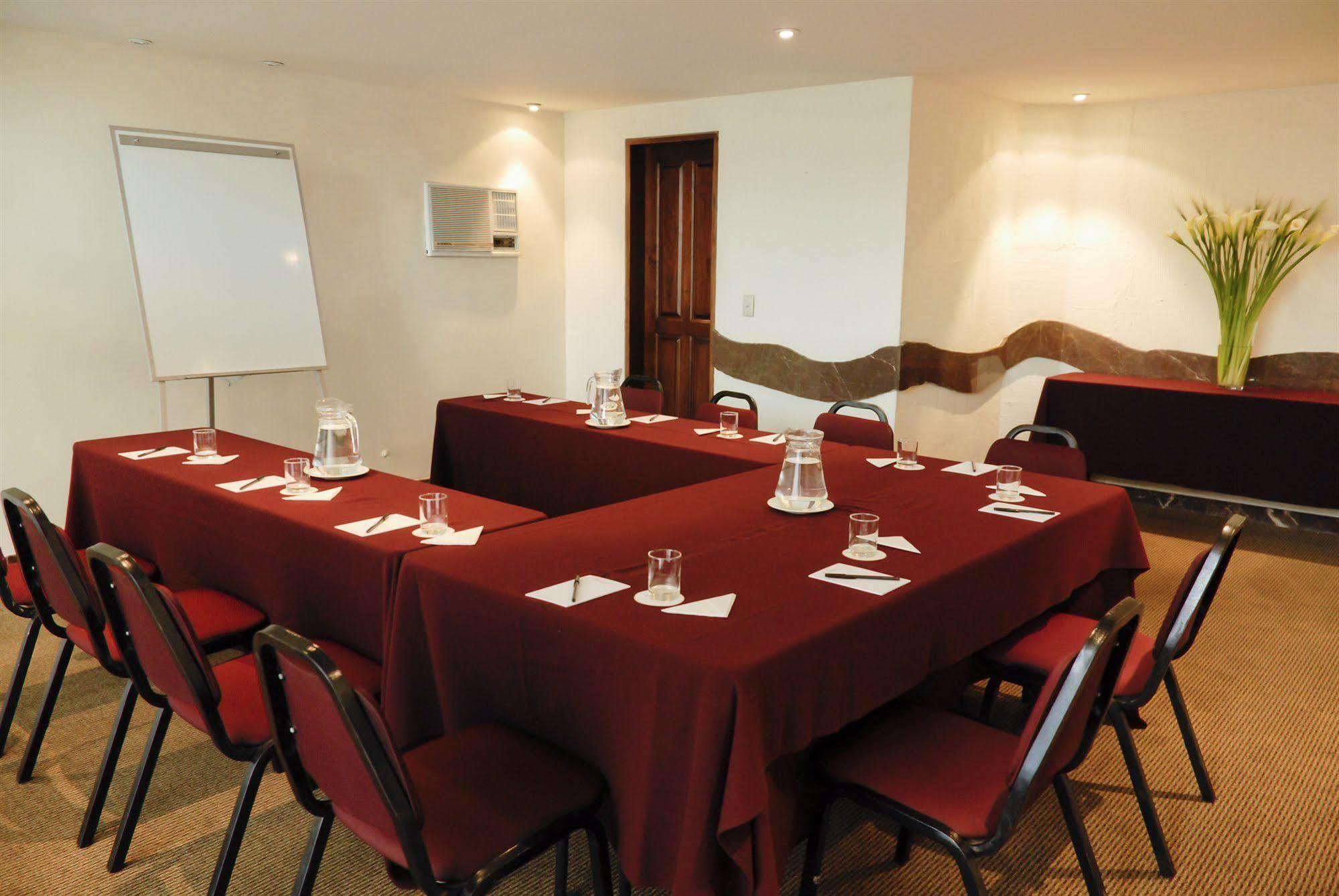 J&A Classic Hotel Lima Eksteriør bilde A meeting room at the hotel