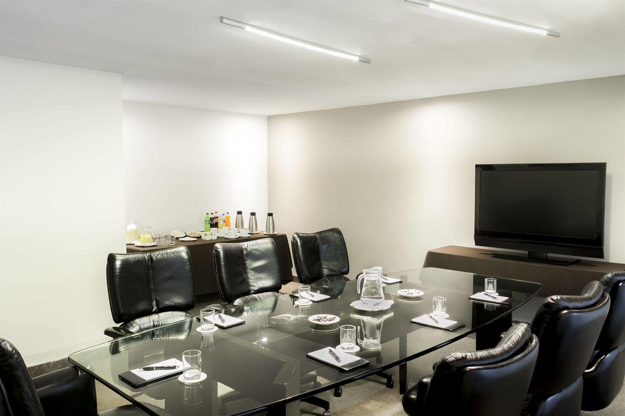 J&A Classic Hotel Lima Eksteriør bilde Meeting room at the hotel